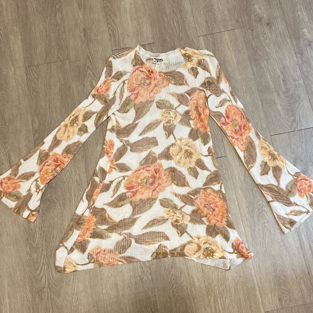 NWOT - Mumu Mellow size Medium Women’s Viscose Floral Sweater